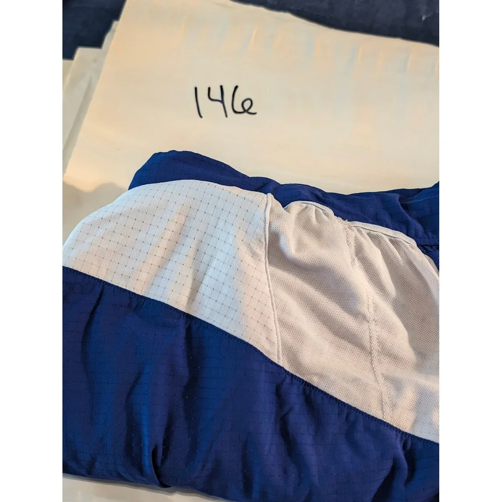 Under Armour HeatGear Womens Blue White Running Shorts Medium NM9465TK00126